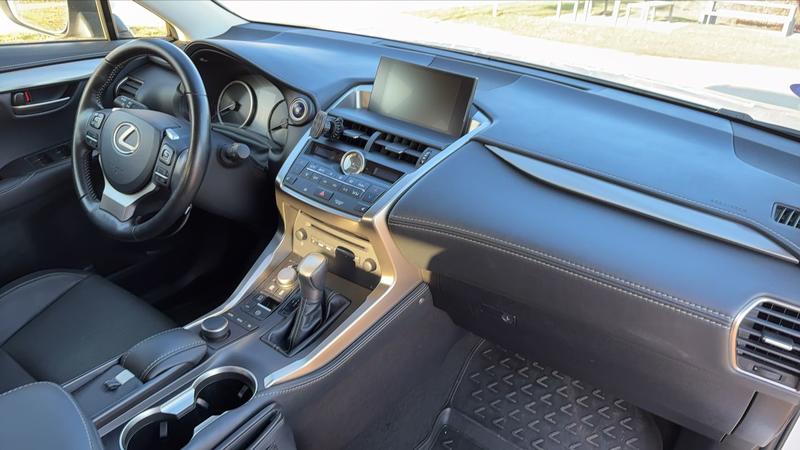 Lexus Nx 2.5 Vvt-i 197 300h E-Cvt Luxe - Automatique Entretien constructeur