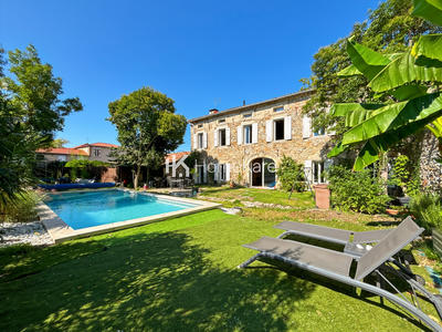 Maison - 360 m² - 7 pièces