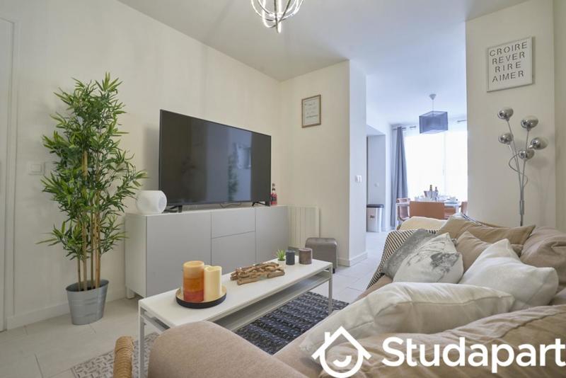 Chambre - 11 m² - 1 pièce