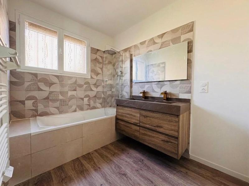 Maison - 137 m² - 5 pièces