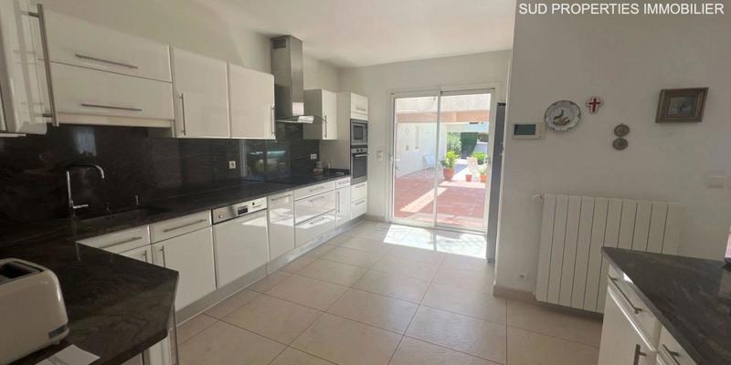 Maison - 216 m² - 6 pièces