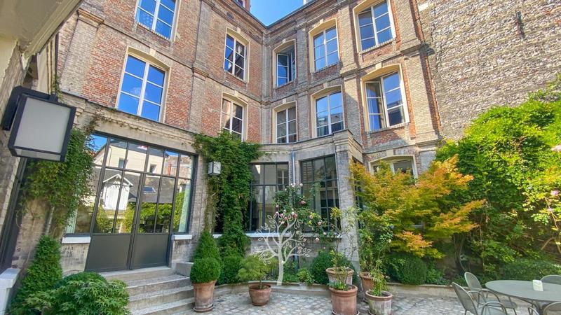 Hôtel particulier - 250 m² - 7 pièces