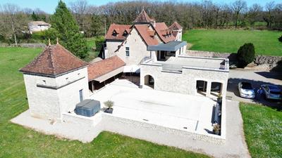 Demeure - 250 m² - 10 pièces