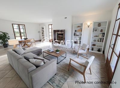 Maison - 204 m² - 9 pièces