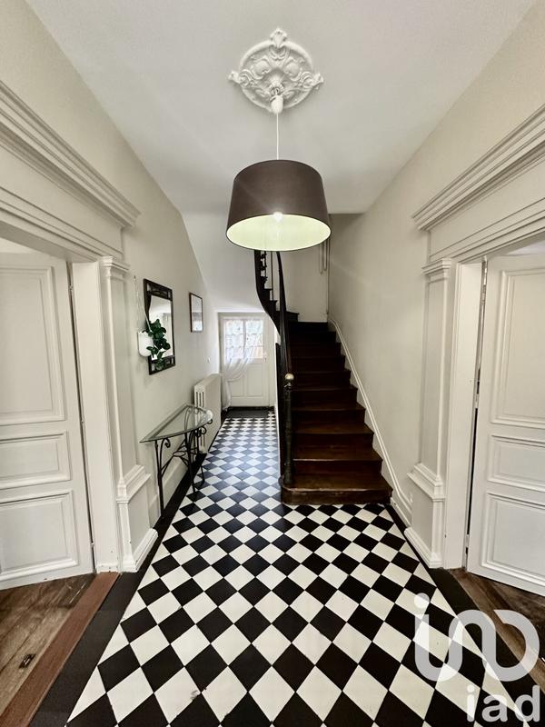 Maison - 327 m² - 12 pièces