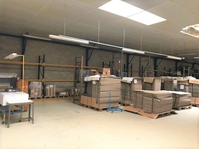 Local commercial - 4 000 m² - 20 pièces