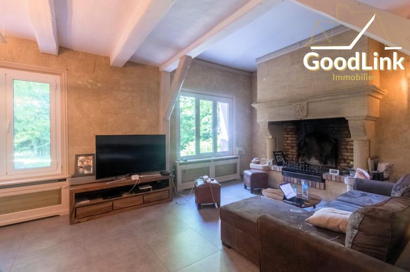 Maison - 235 m² - 7 pièces