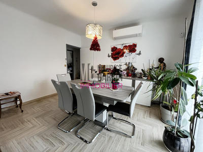 Maison - 215 m² - 6 pièces