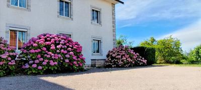 Maison - 240 m² - 10 pièces