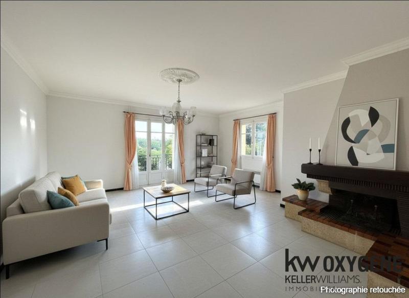 Propriété - 223 m² - 6 pièces