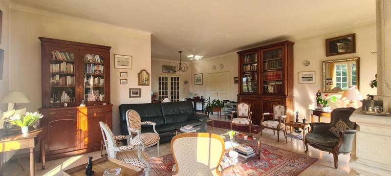 Maison - 274 m² - 11 pièces