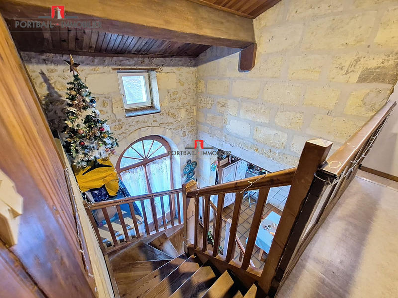 Maison - 422 m² - 8 pièces