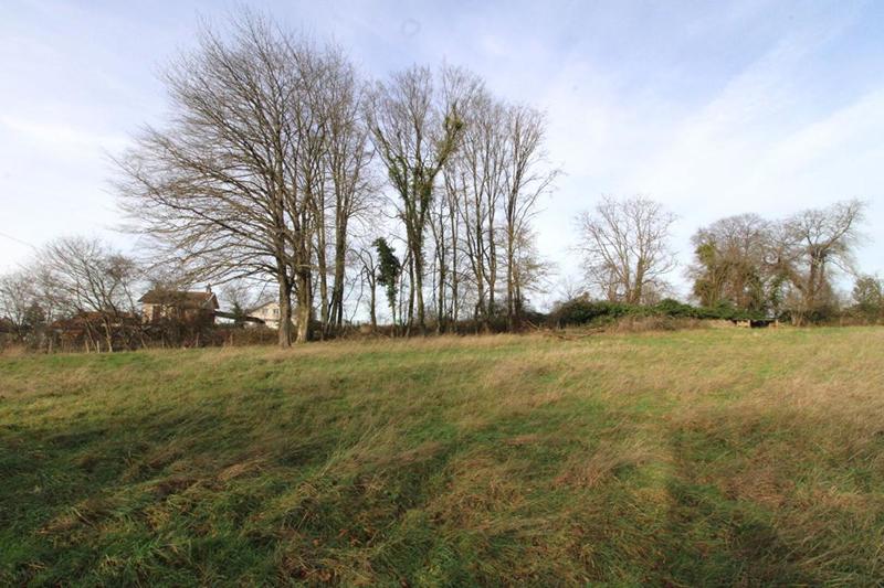 Terrain constructible - 1 825 m²