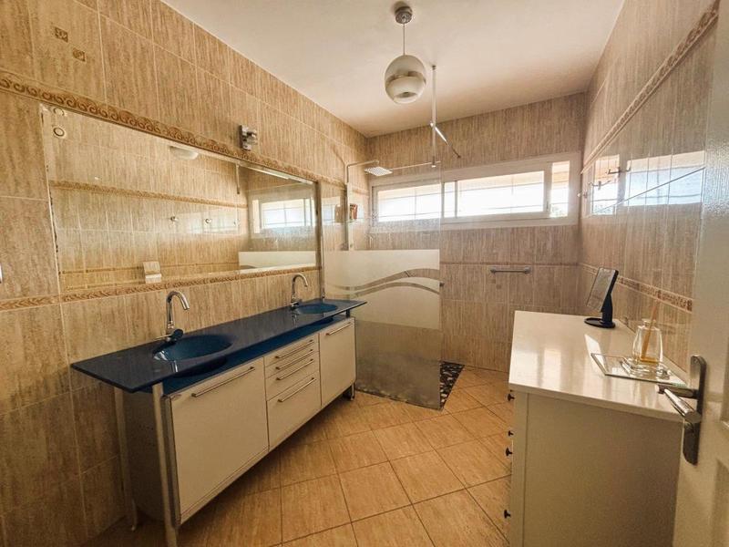 Maison - 254 m² - 6 pièces