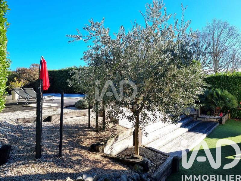 Maison - 230 m² - 8 pièces