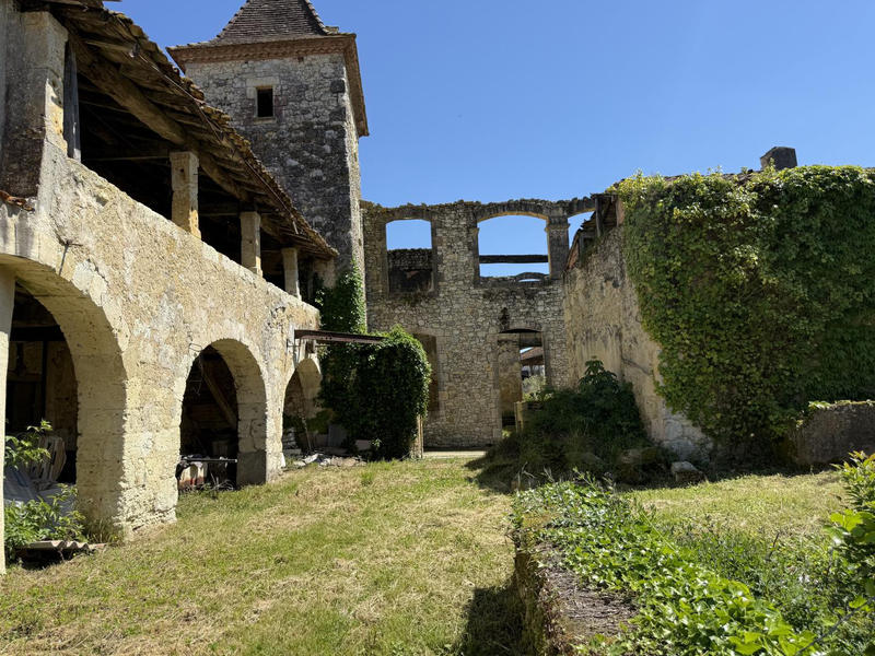 Maison de village - 200 m² - 2 pièces