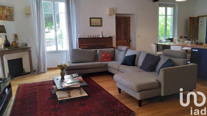 Maison - 180 m² - 9 pièces