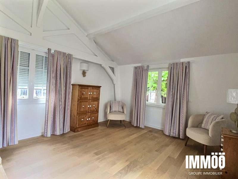 Maison - 225 m² - 10 pièces