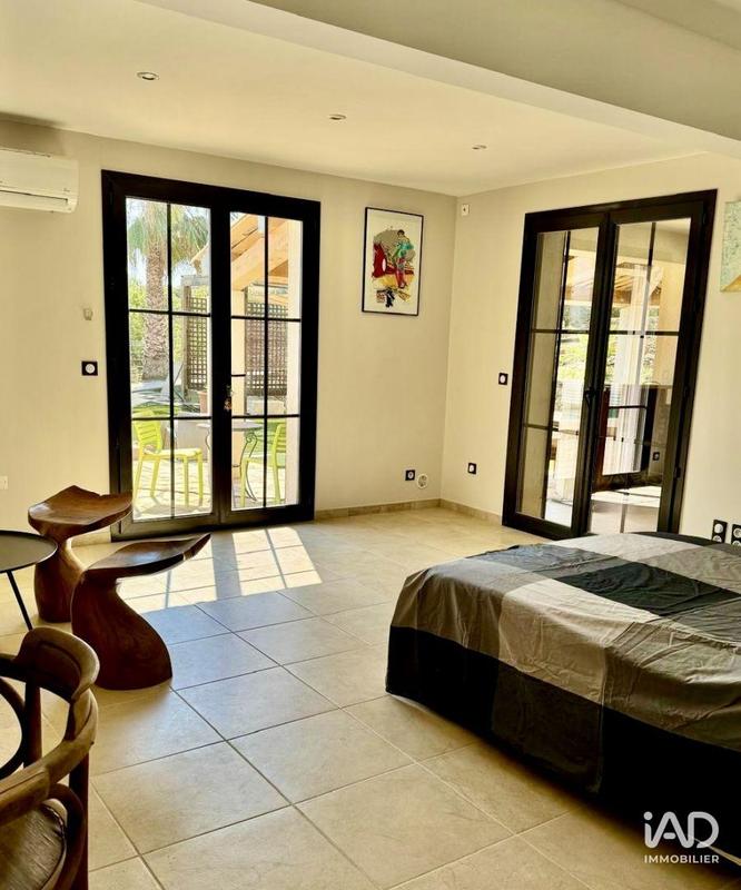 Maison - 260 m² - 6 pièces