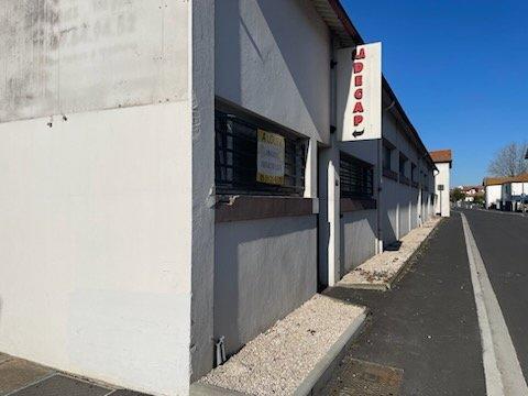 Entrepôt - 252 m² - 4 pièces