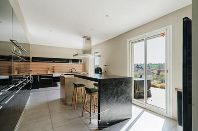 Maison - 225 m² - 9 pièces