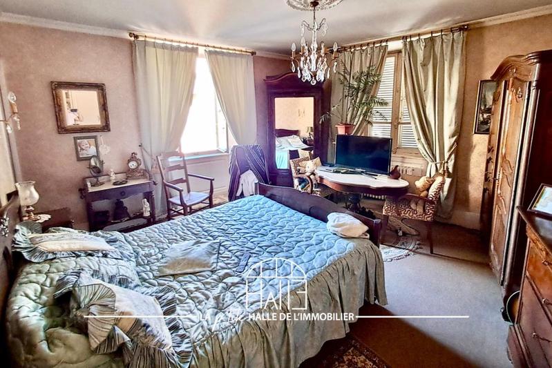 Maison - 214 m² - 6 pièces