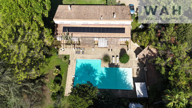 Villa - 283 m² - 8 pièces