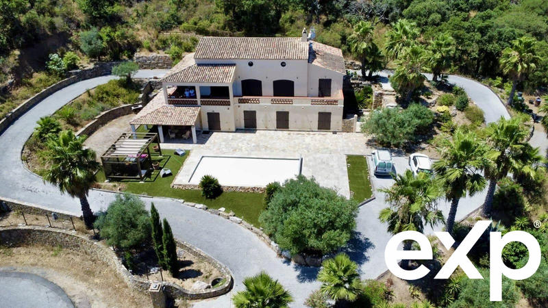 Villa - 247 m² - 7 pièces