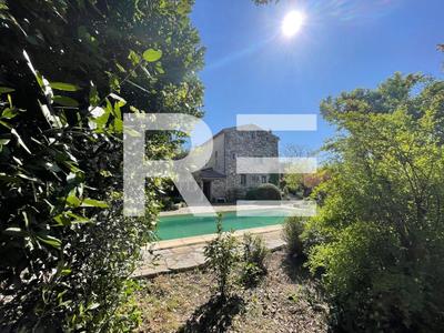 Mas - 240 m² - 8 pièces