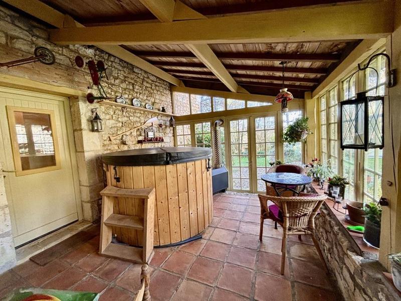 Propriété - 297 m² - 9 pièces