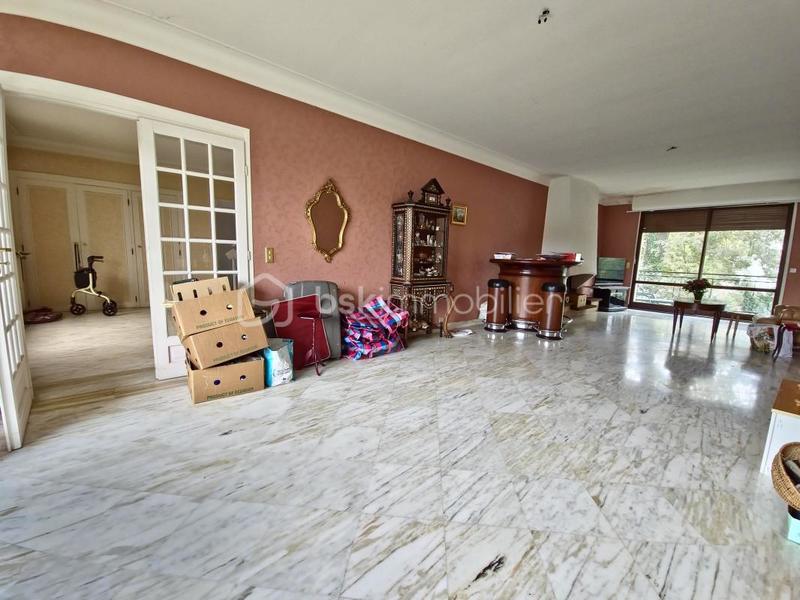 Maison - 210 m² - 7 pièces