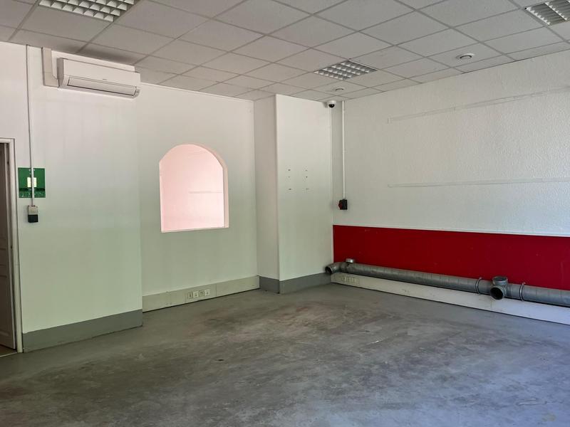 Local commercial - 223 m² - 8 pièces