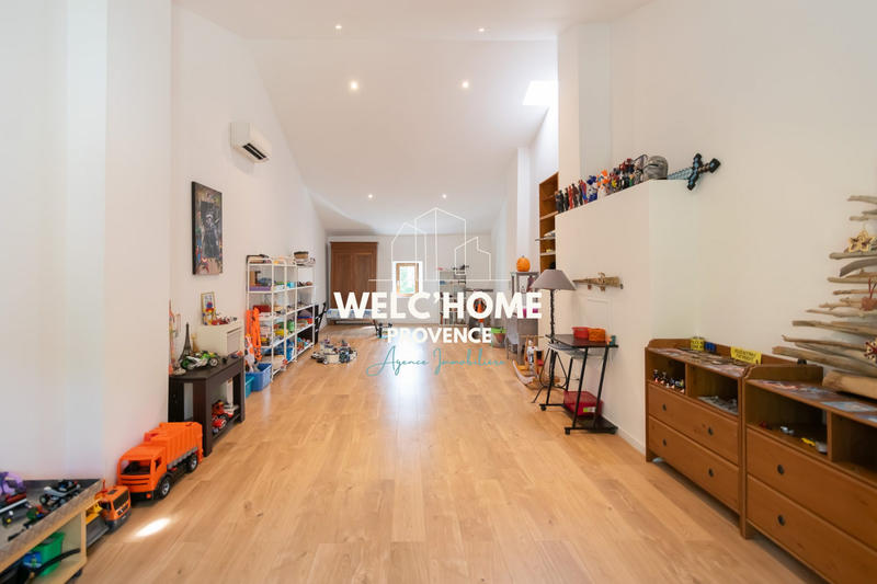 Maison - 210 m² - 8 pièces