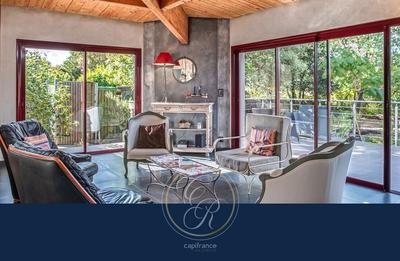 Maison - 277 m² - 8 pièces