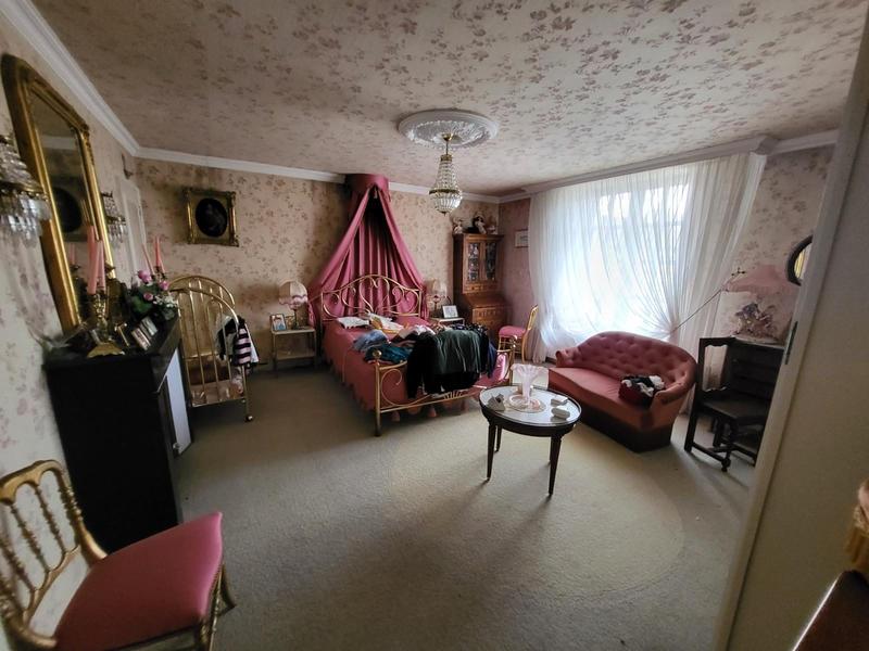 Maison ancienne - 256 m² - 11 pièces