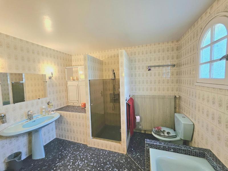 Maison - 200 m² - 10 pièces