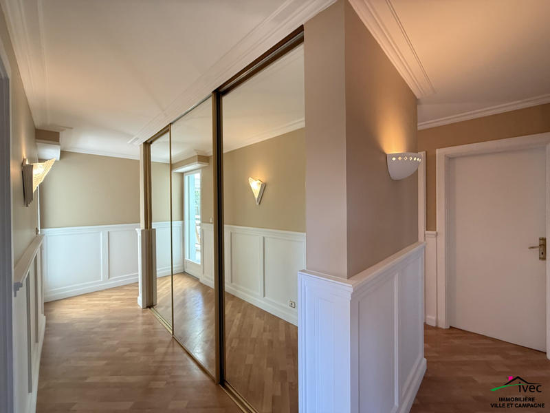 Maison - 226 m² - 8 pièces