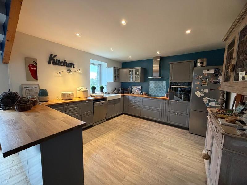 Maison - 220 m² - 9 pièces