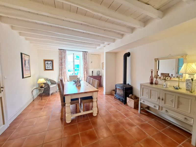 Maison - 220 m² - 6 pièces