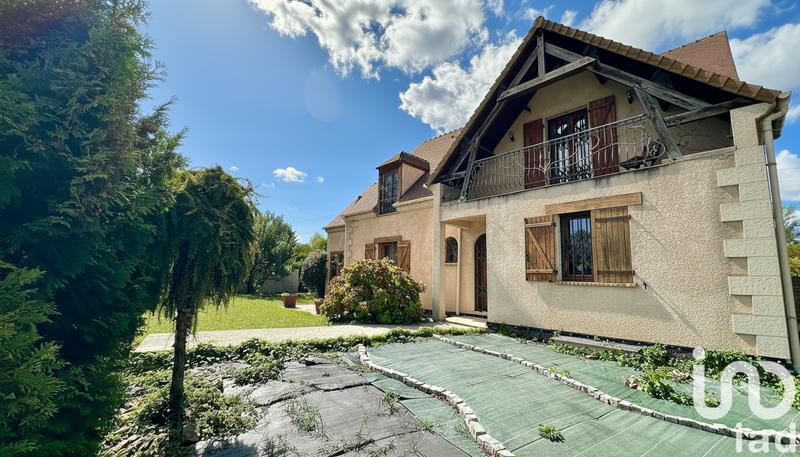 Maison - 220 m² - 8 pièces