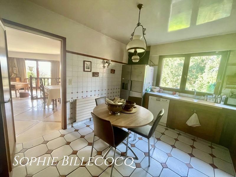 Maison - 248 m² - 8 pièces