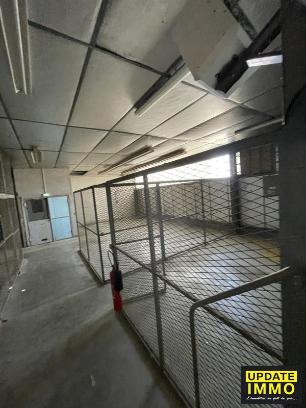 Entrepôt - 4 679 m²