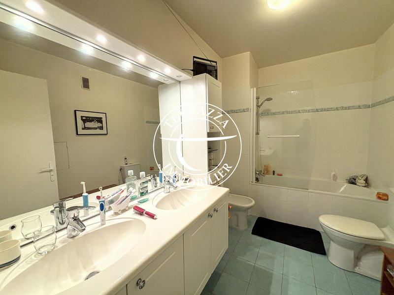 Duplex - 207 m² - 9 pièces