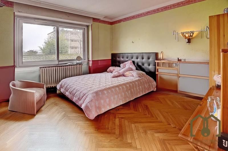 Maison traditionnelle - 198 m² - 5 pièces