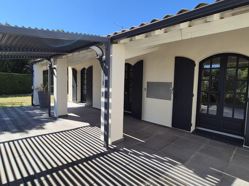 Maison - 208 m² - 8 pièces