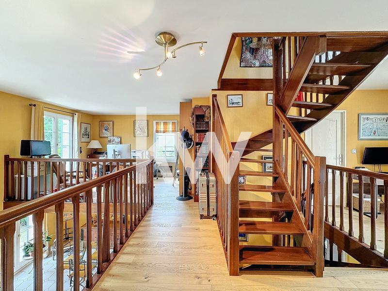 Maison - 213 m² - 8 pièces