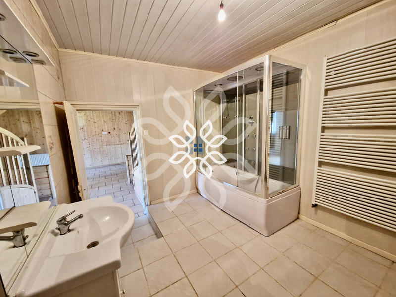 Maison - 107 m² - 7 pièces