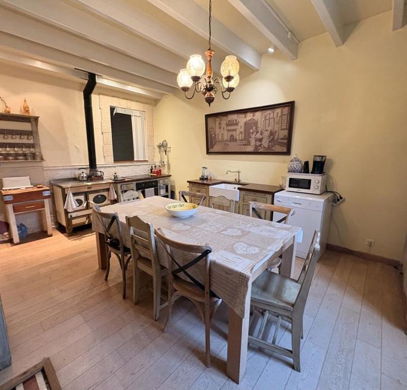 Maison - 213 m² - 8 pièces