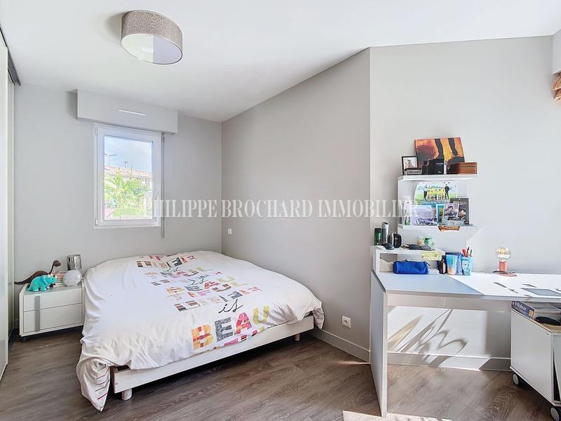 Maison contemporaine - 246 m² - 9 pièces