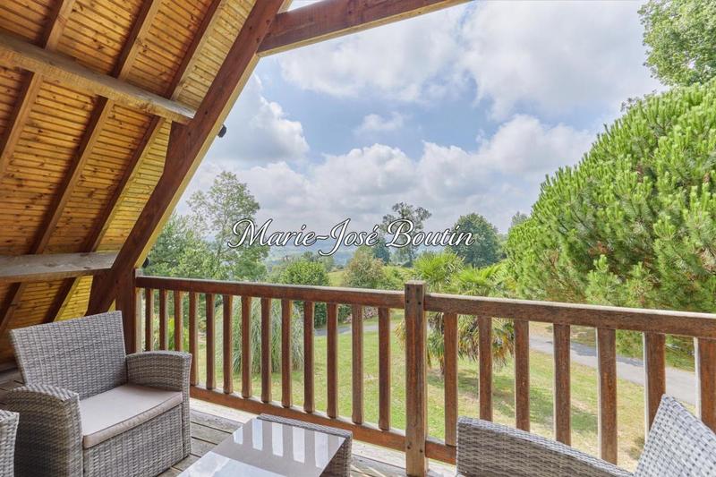 Maison - 230 m² - 7 pièces